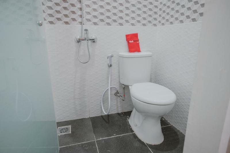 Reddoorz Near Taman Palem Hotel Jakarta Exterior photo