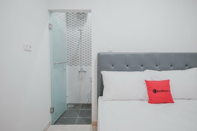 Reddoorz Near Taman Palem Hotel Jakarta Exterior photo